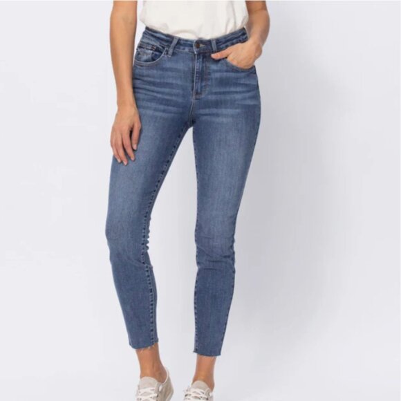 Judy Blue Jeans Size 28 Raw Hem Relaxed High Rise Stretch Blue Denim JB88259 - Picture 1 of 8